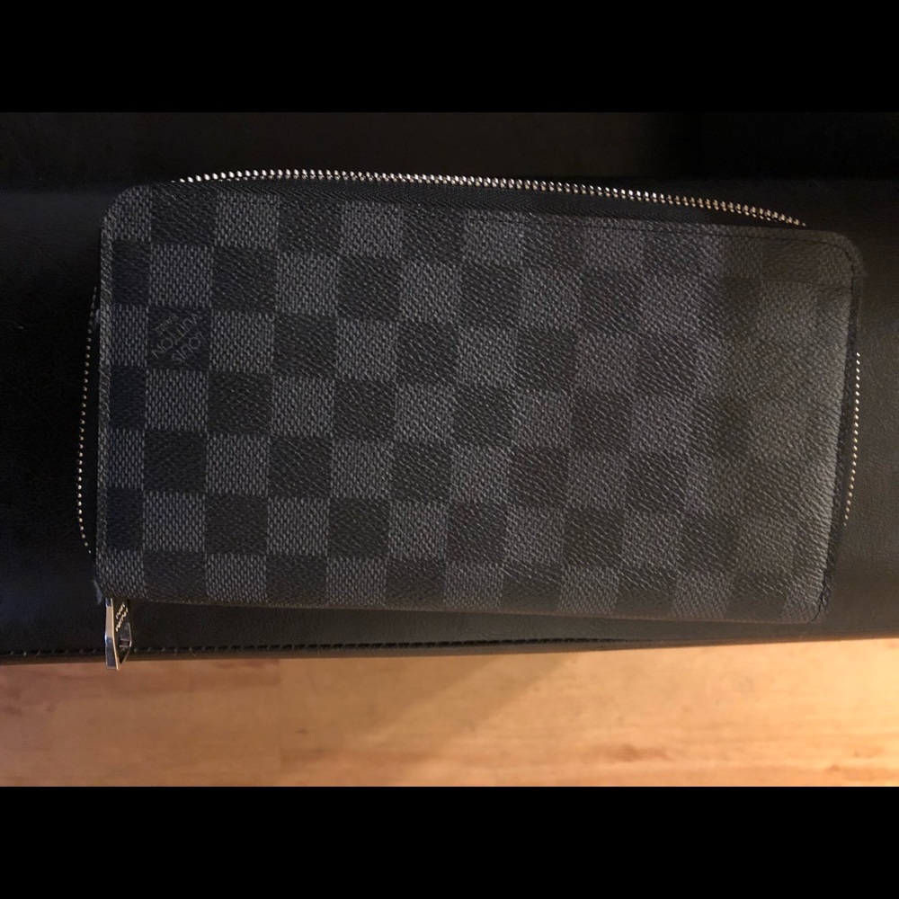 Louis Vuitton Zippy Wallet